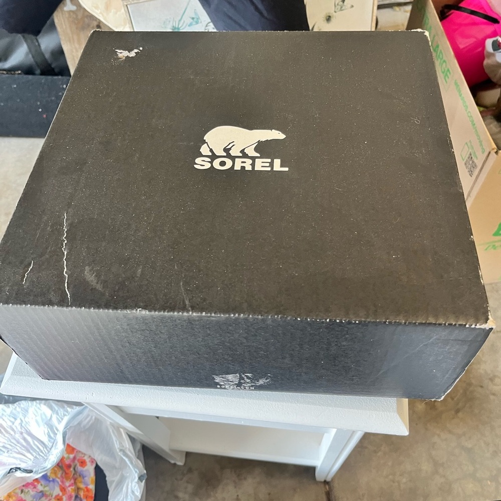 Brand new Sorel women’s Explorer II Joan Cozy boot, size 11 - Picture 2 of 2